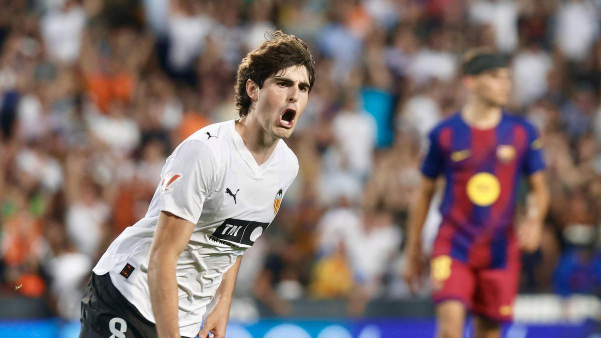 Javi Guerra celebra su gol ante el FC Barcelona, en el último partido de Liga.