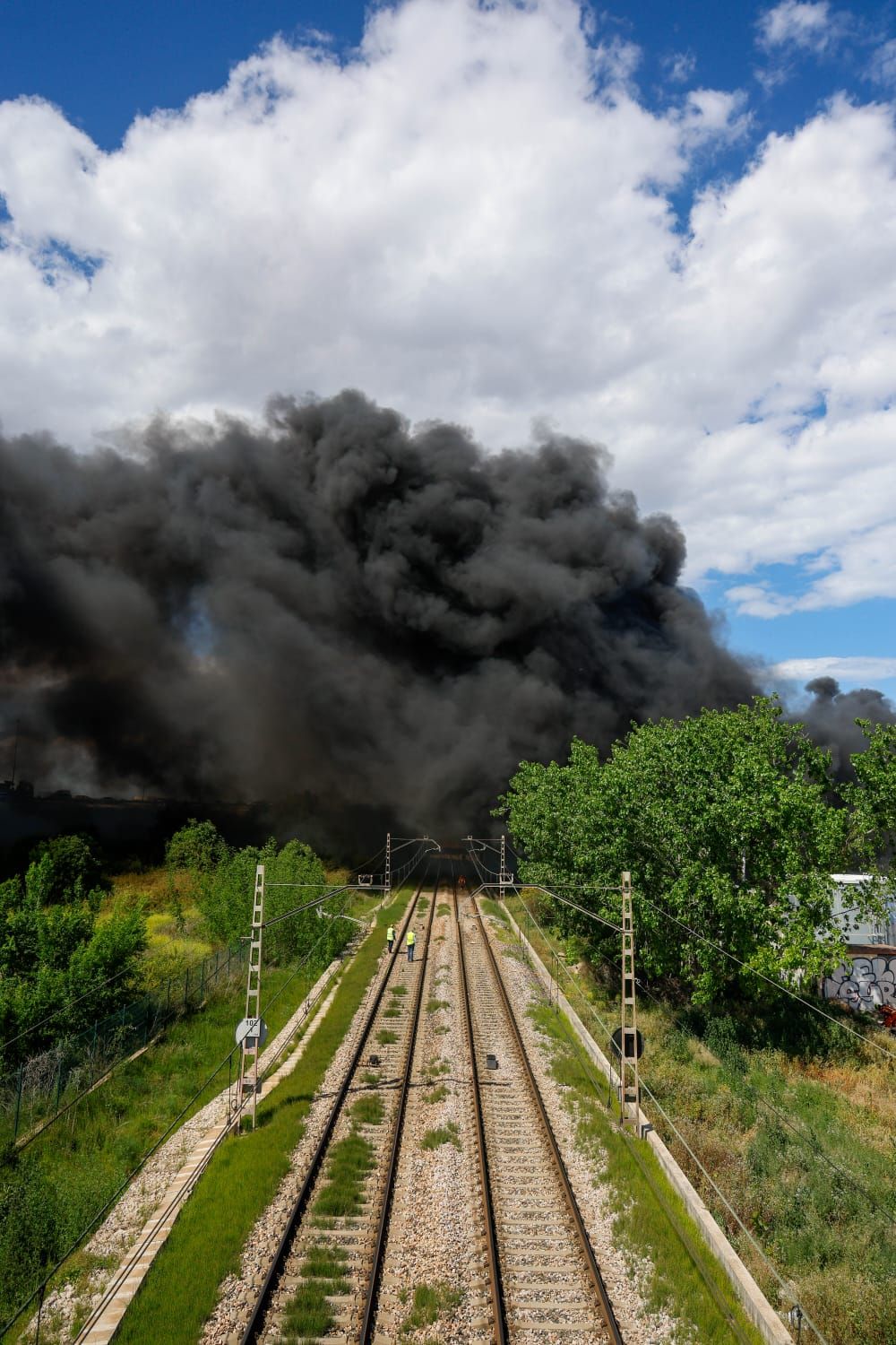 El incendio de la empresa de reciclaje de Silla, en imágenes