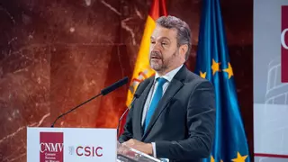 La CNMV anunciará en unas semanas si aprueba la opa BBVA-Sabadell antes o después del dictamen de Competencia