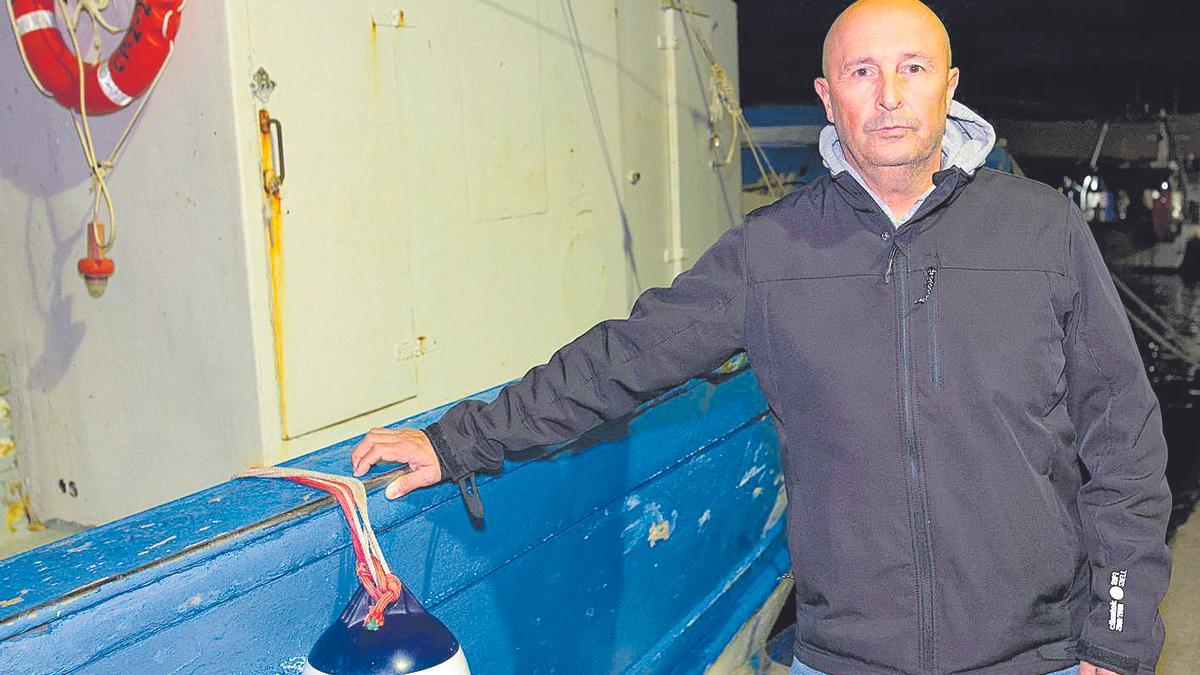 Mateo Fresquet, en el puerto de Castelló, analiza la situación en la que se queda la pesca provincial.