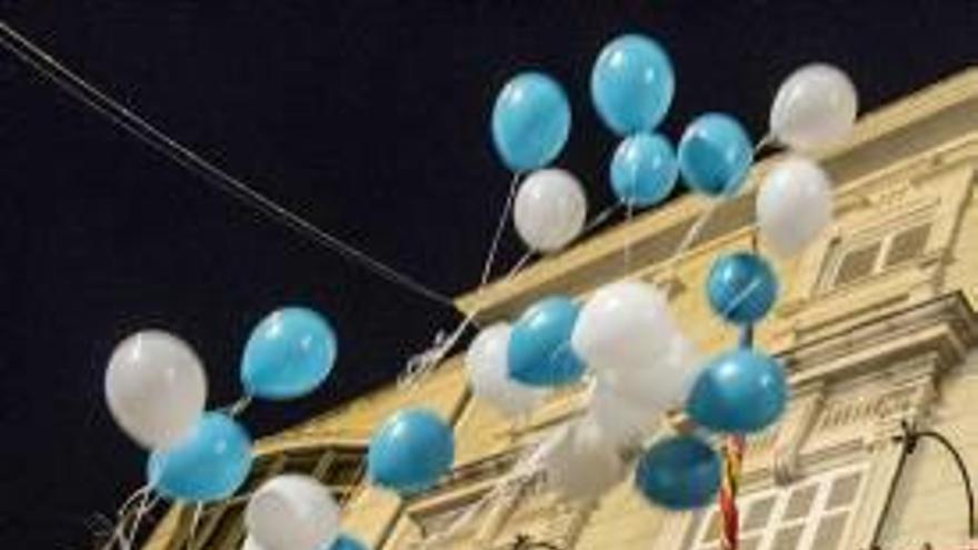 El encuentro entre el Salvador y la Virgen Dolorosa dejó momentos de alegría entre aleluyas o la suelta de globos infantil.