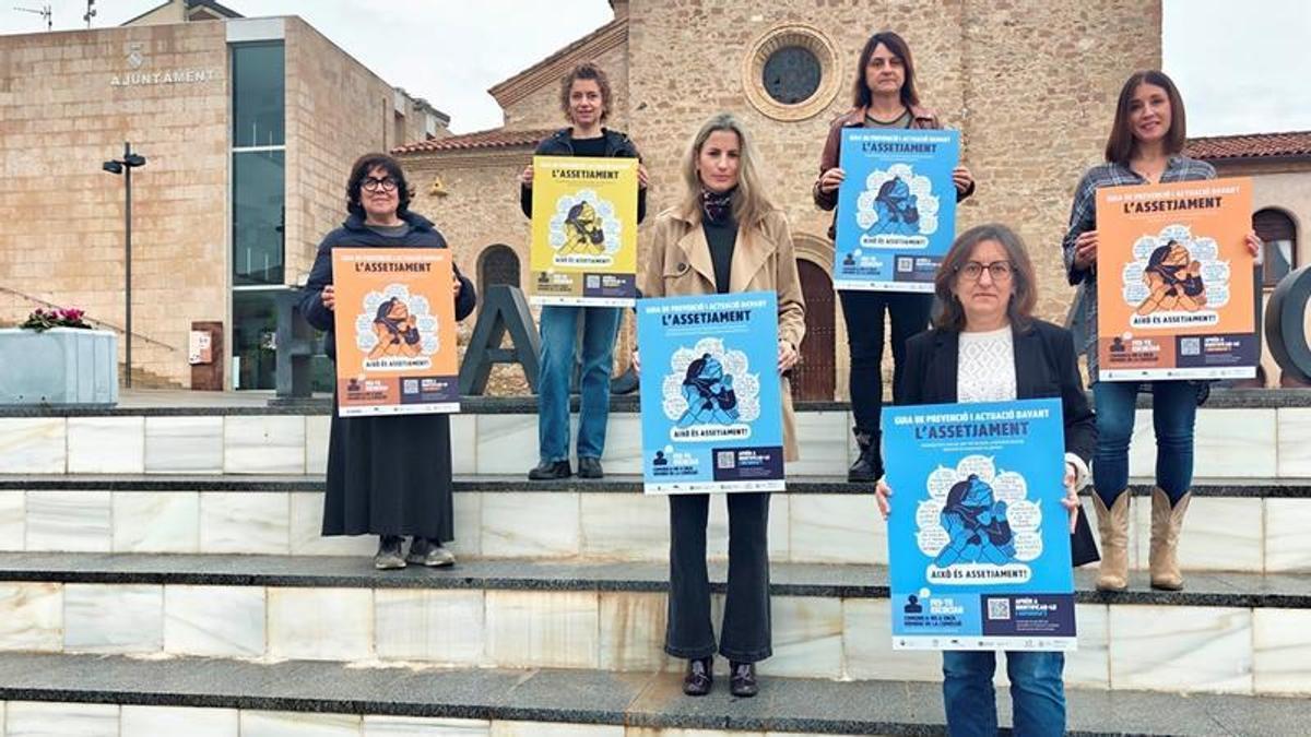 Regidores d'Igualtat dels municipis de la MICOD presentant el cartell de la campanya
