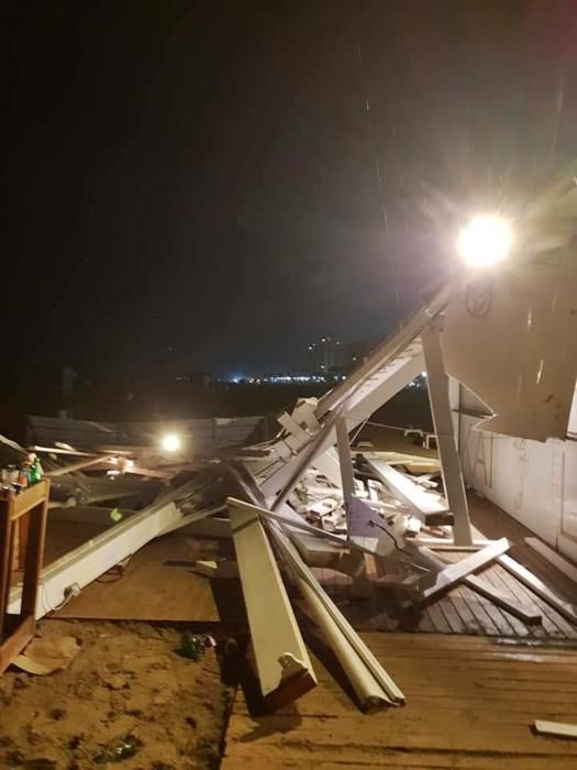 La terraza Kai Lío, una de las más concurridas por el Medusa, tras ser derribada por el viento.