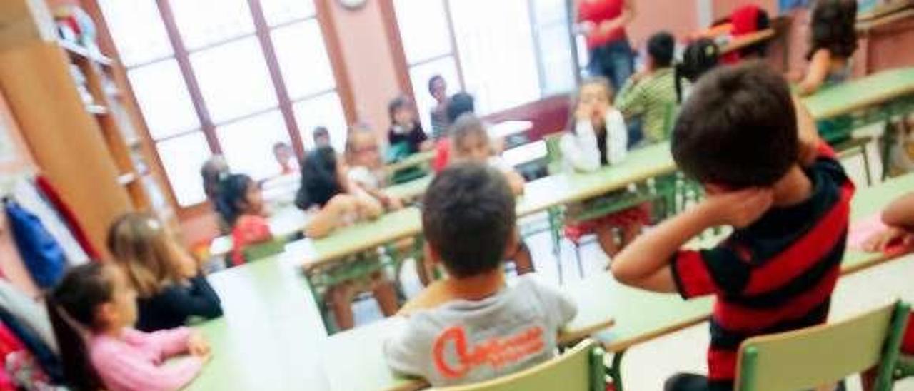 Niños en un aula. // 13fotos