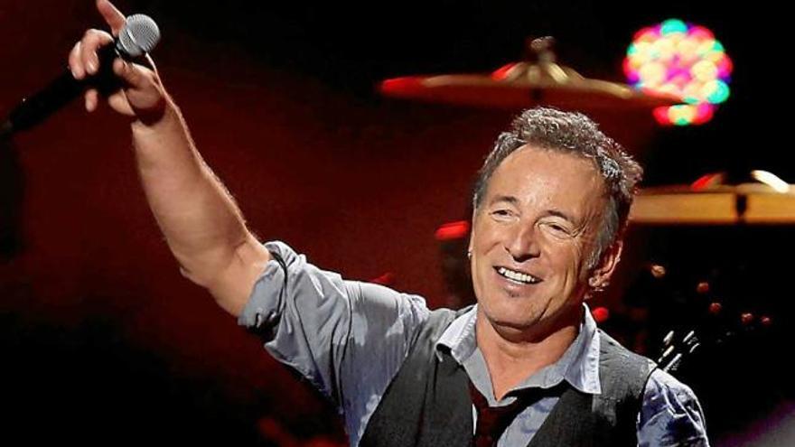 El poble que ha fet fill predilecte Bruce Springsteen aplega fans