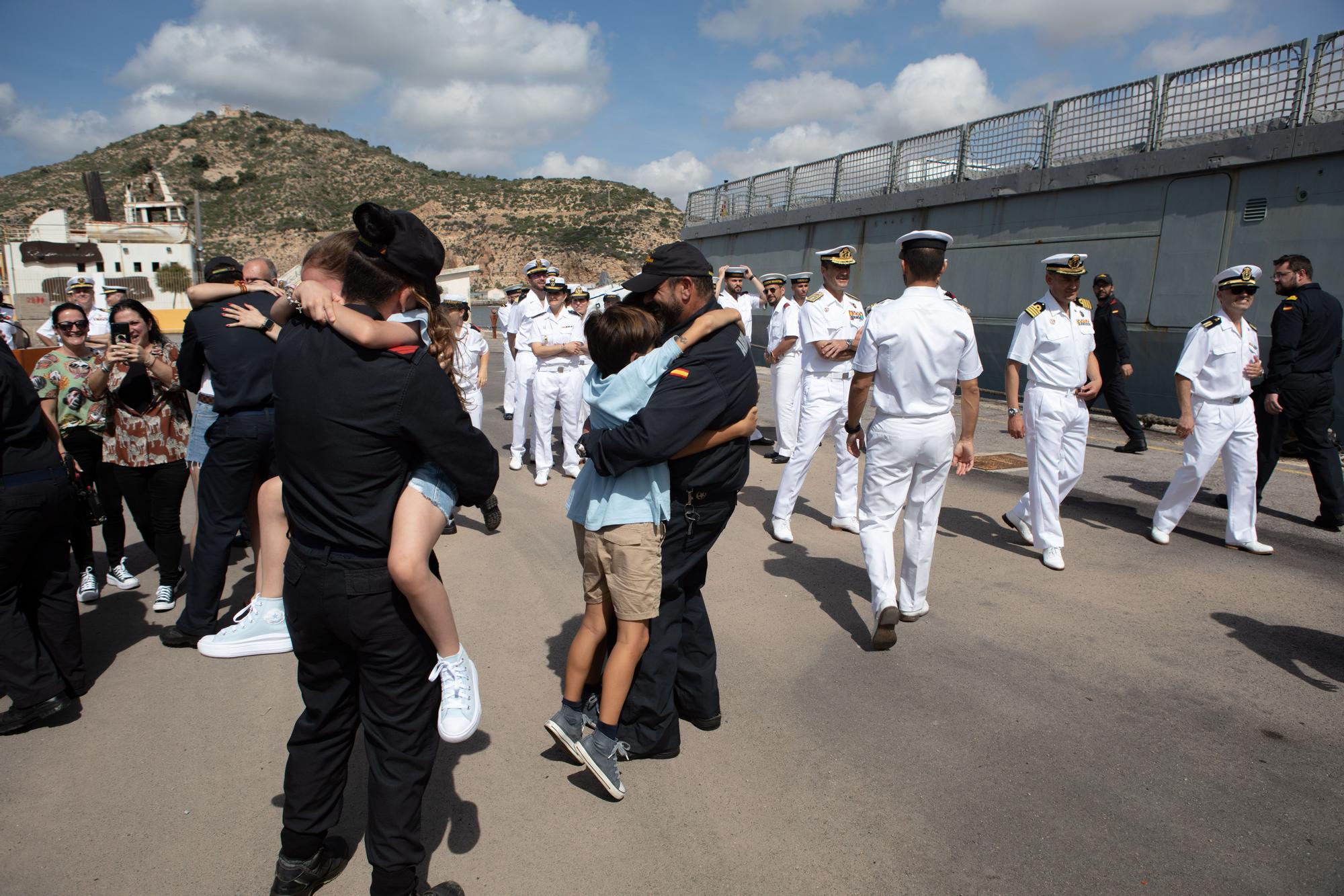 Las imágenes del regreso a Cartagena del BAM 'Audaz' de la Armada tras cinco meses en el Golfo de Guinea