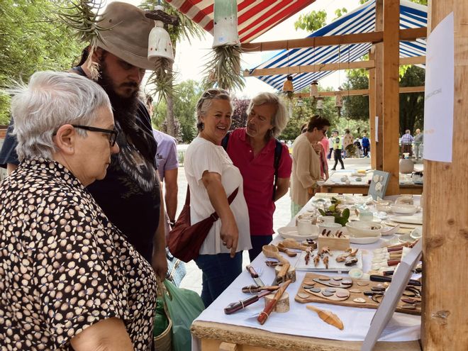 Así fue la soleada mañana de Feria de artesanía en Grado