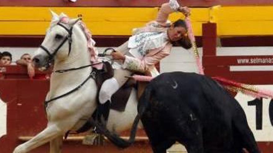 Ana Rita sale a hombros en el cierre de la feria de Algemesí