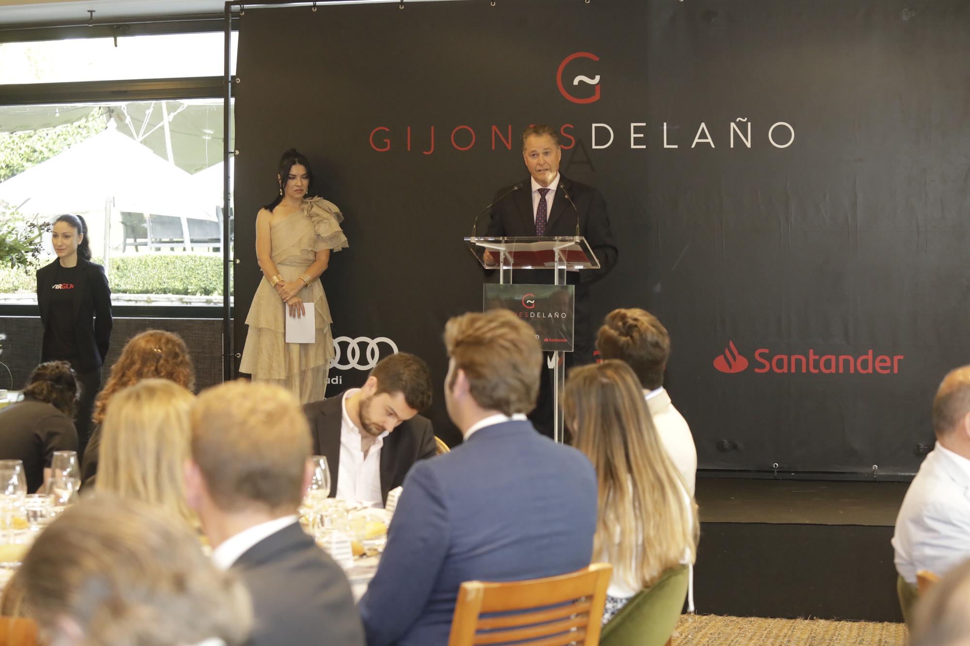 Entrega del premio "Gijonés del año" a Félix Baragaño