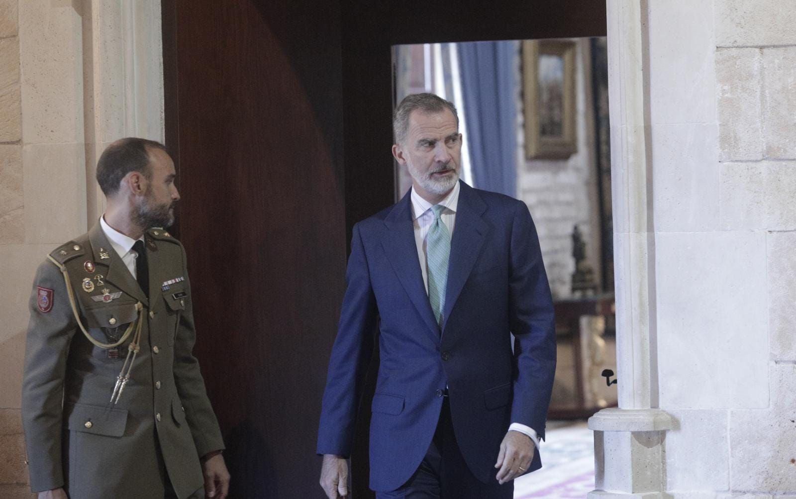 Felipe VI recibe a la principales autoridades de Baleares en el Palacio de la Almudaina