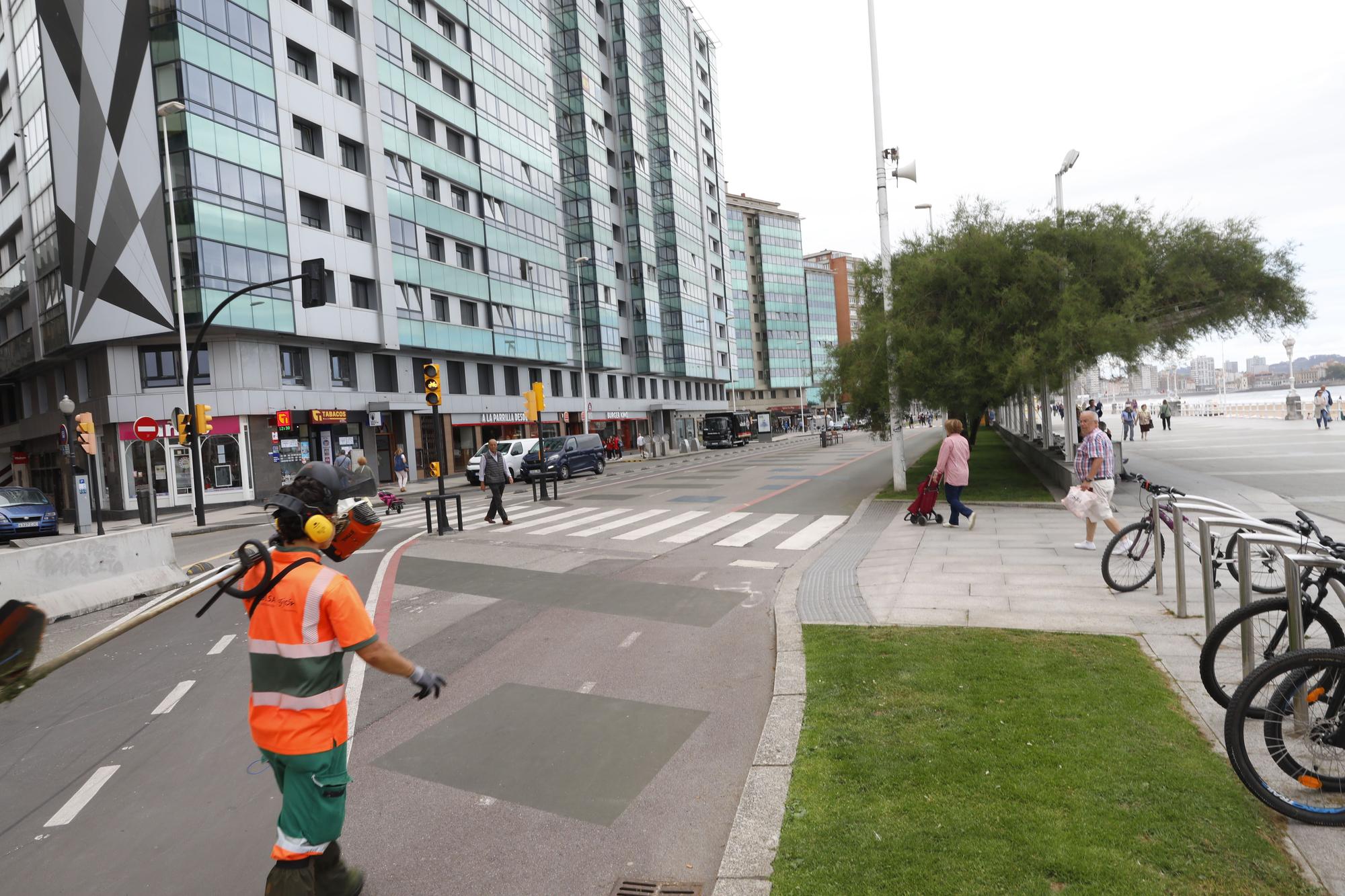 En imágenes: comienza la obra de desmantelamiento del "cascayu" en Gijón