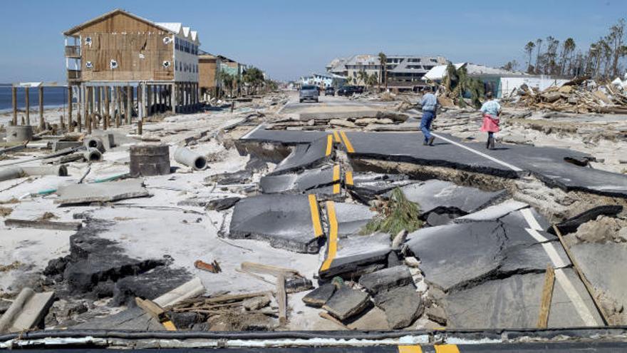 Los vecinos de Mexico Beach en Florida evalúan los daños causados por Michael
