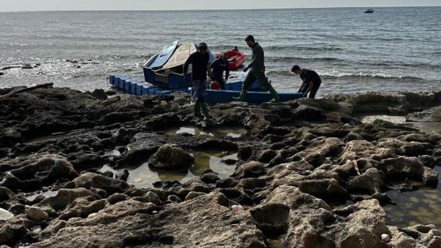 Dos detenidos acusados de transportar en patera a catorce migrantes de Argelia a Formentera