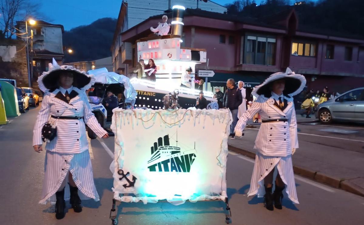 Participantes en el Antroxu celebrado en Turón. | LNE