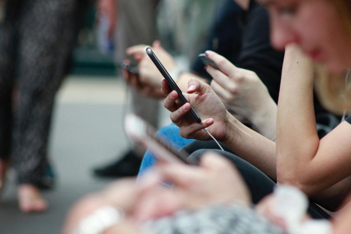 "La obsesión de los más pequeños por las redes sociales" "La obsesión de los más pequeños por las redes sociales"