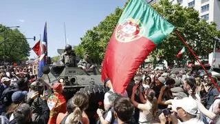 Miles de portugueses celebran el 25 de abril, que "no solo es pasado, sino también futuro"