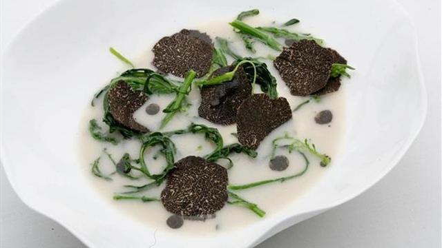 Sopa de pan integral, 'espigalls' y trufa, receta de Carme Ruscalleda