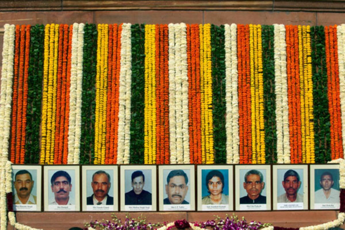 Homenatge als oficials que van perdre la vida en un atac al Parlament indi el 2001, a Nova Delhi (Índia).
