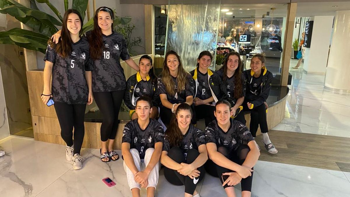 El equipo extremeño, en el hotel de Granada donde se aloja.