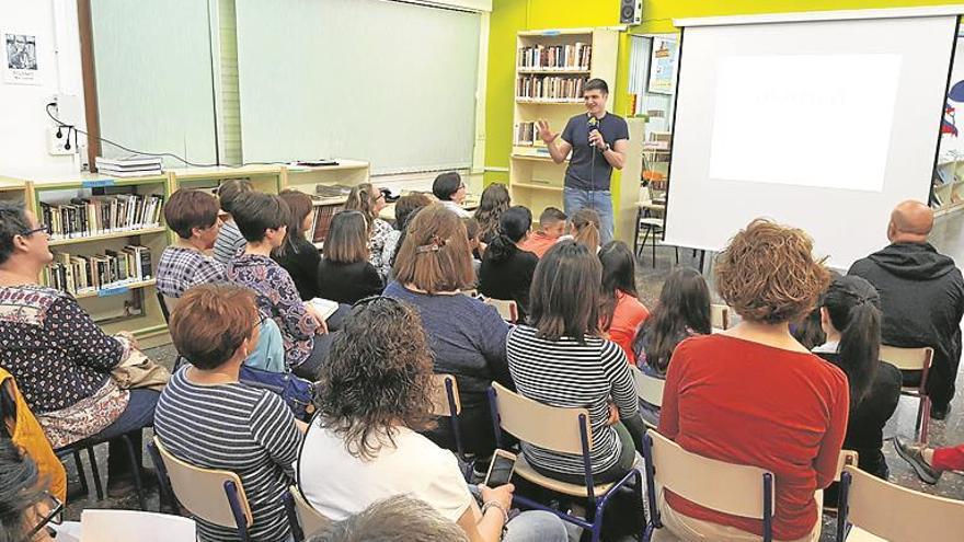 Más de 30 librerías, editoriales y floristerías, en la plaza del Parque