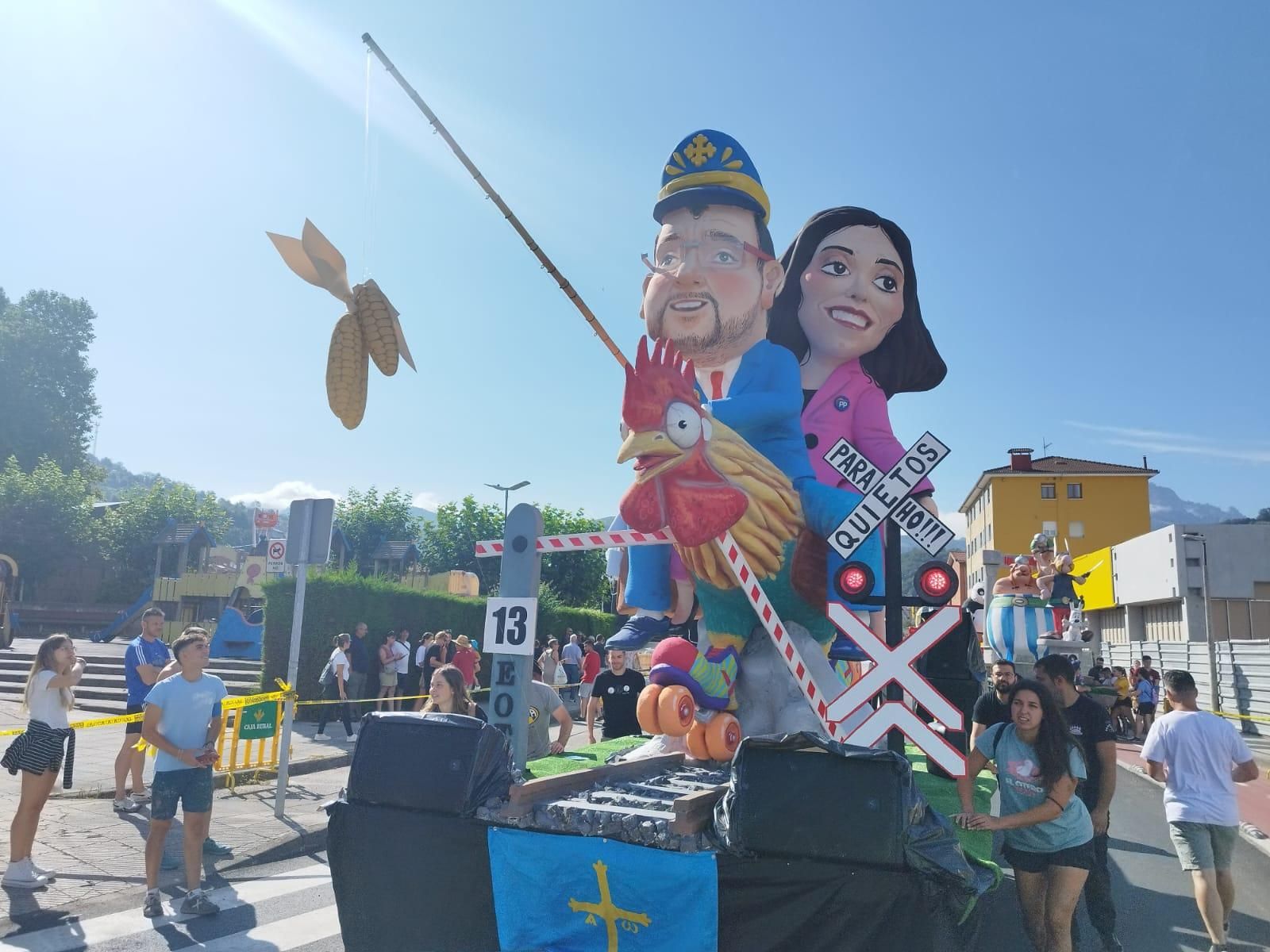 Así están siendo el Descenso Folklórico del Nalón, con 7.000 navegantes