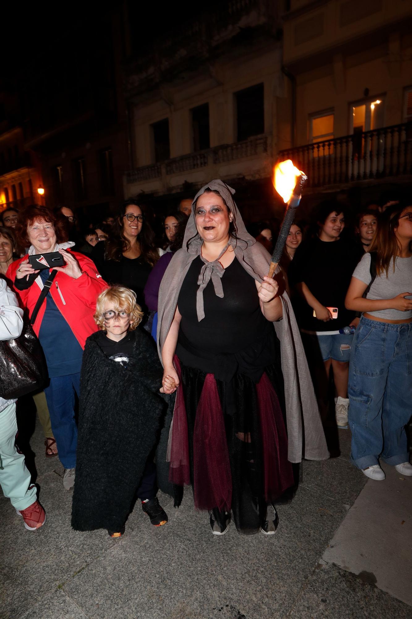 Miles de personas llenaron O Berbés durante la noche