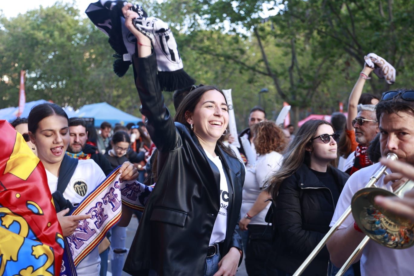 Mestalla es una fiesta en las horas previas a la final