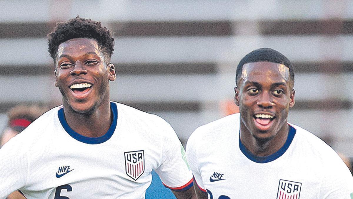 El valencianista Yunus celebra el gol de Timothy Weah en el empate contra Jamaica.