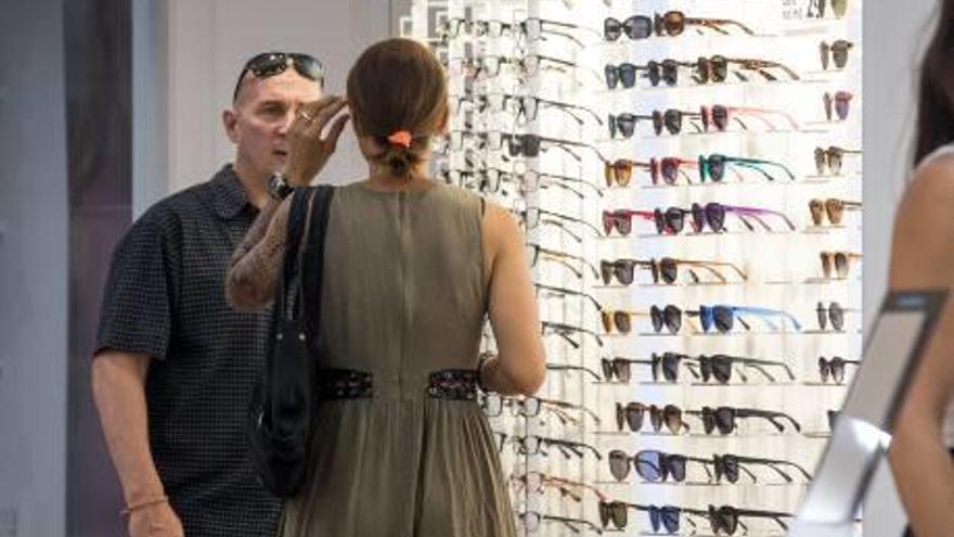 Los comerciantes también prevén un buen fin de semana, especialmente para las tiendas de ropa y complementos, como las gafas.