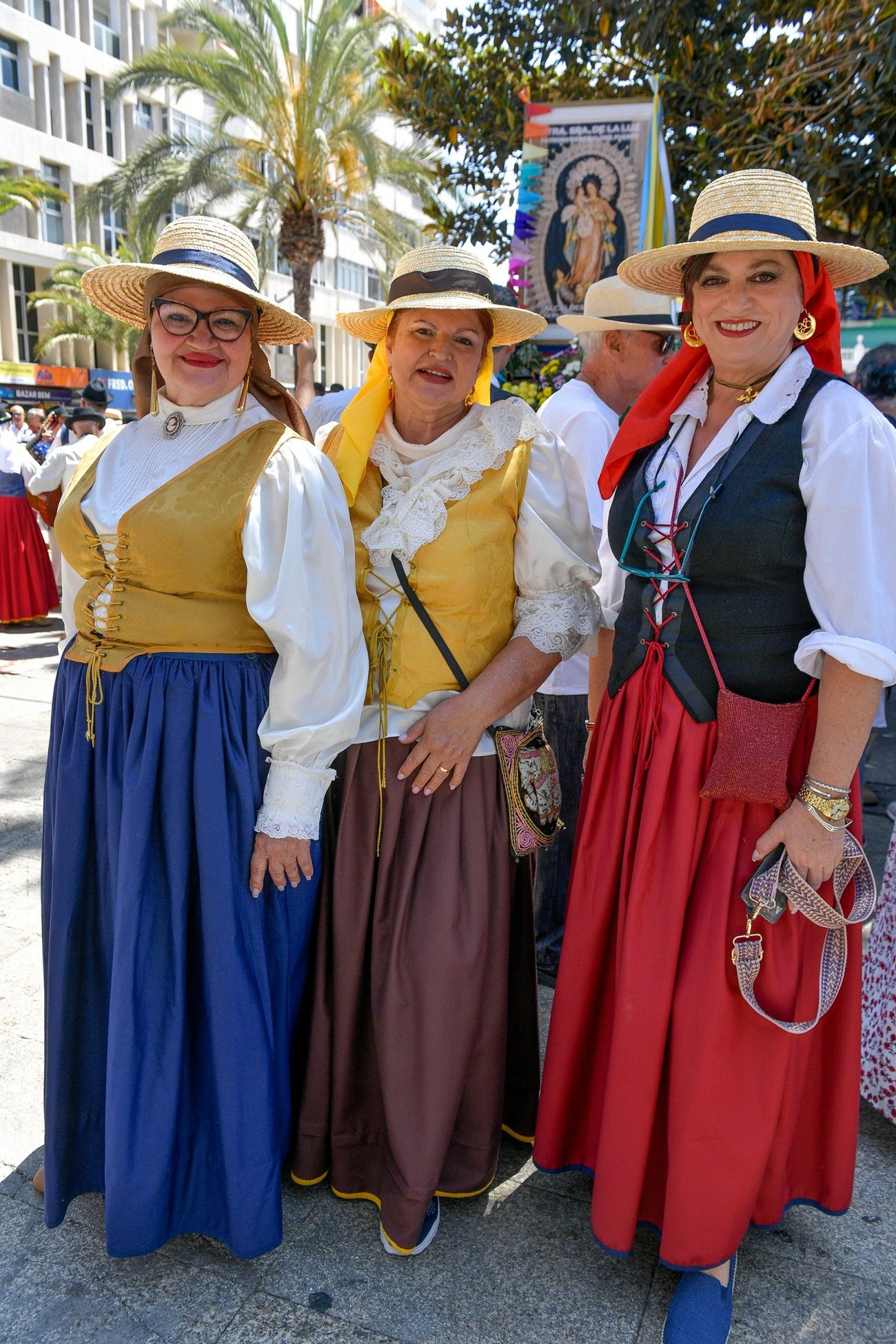 Una romería con bikini en Las Palmas de Gran Canaria