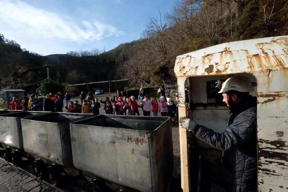 Alumnos de Blimea en el Pozo Carrio