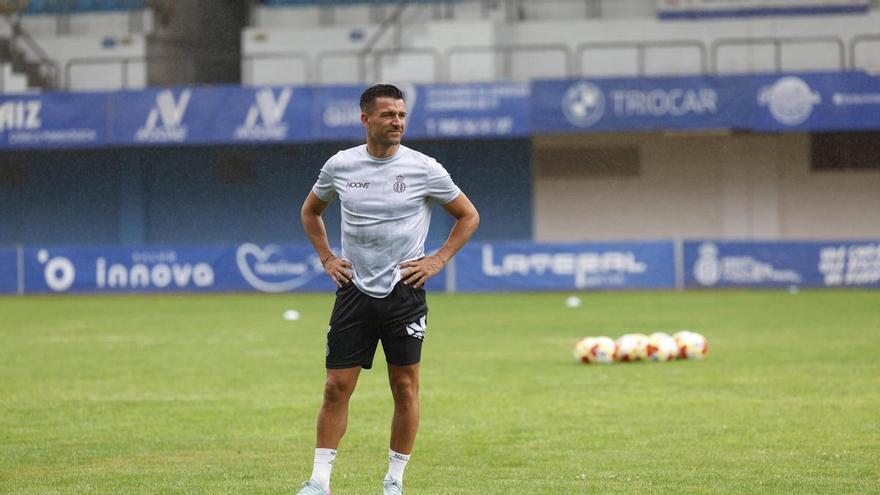 Las palabras del capitán del Avilés tras la salvación blanquiazul: "Solo puedo sentir orgullo, este club tiene alma"