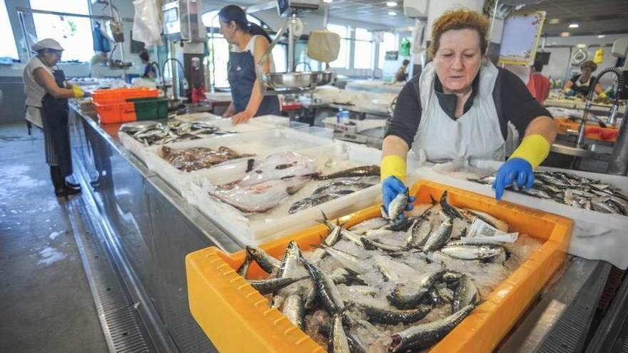 El pleno aborda la próxima semana el nuevo reglamento de la plaza de abastos de Vilagarcía. // Iñaki Abella