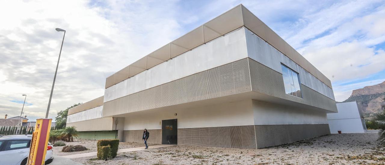 Imagen del edificio Oriol, en el Campus de Desamparados de la Universidad Miguel Hernández.