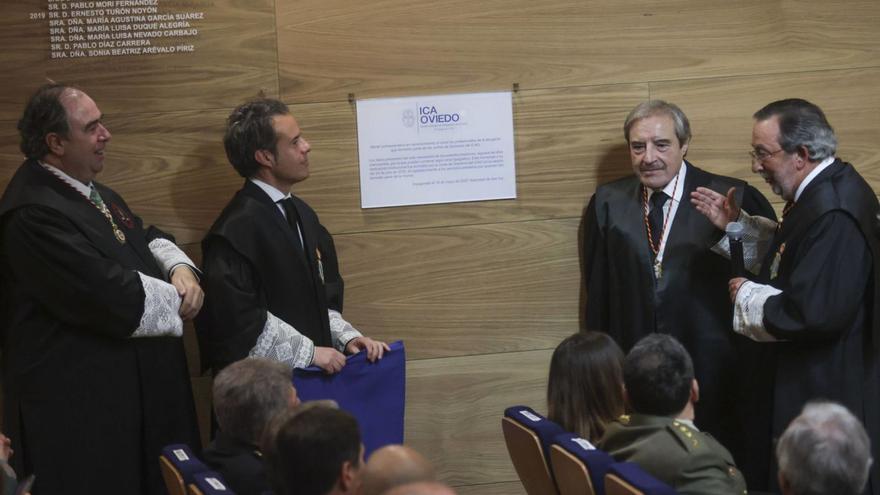 Nuevas togas para el Colegio de Abogados de Oviedo - La Nueva España