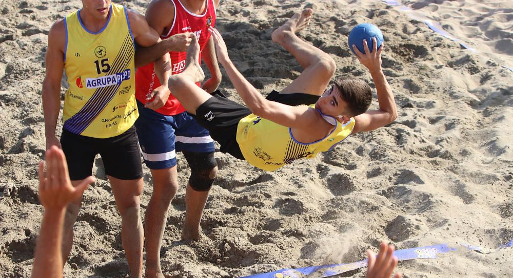 Alrededor de 1.500 jugadores, de 76 equipos y diversos países, se citan este fin de semana en Sacaba para disputar hasta el domingo el Circuito Arena 1.000 de balonmano playa