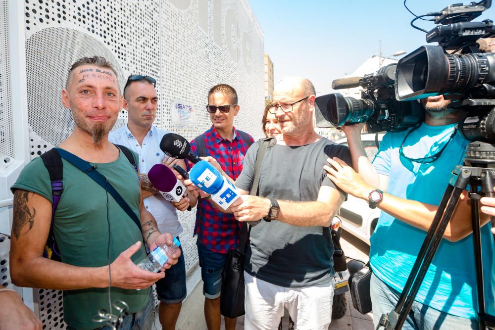 El indigente al que obligaron a tatuarse vuelve a Benidorm y denuncia los hechos