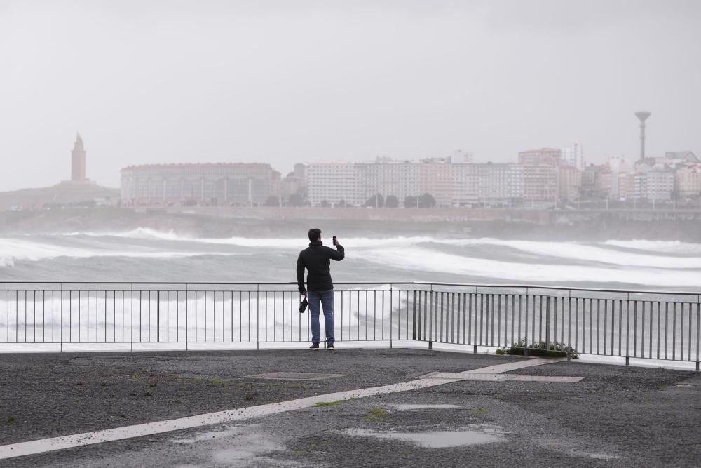 Temporal con alerta roja en la costa de A Coruña