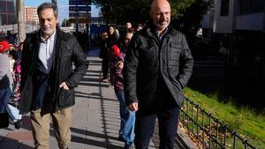MADRID, 13/12/2025.- El director ejecutivo de la aerolínea Plus Ultra, Roberto Roselli (d), a la salida de los Juzgados de Plaza de Castilla.