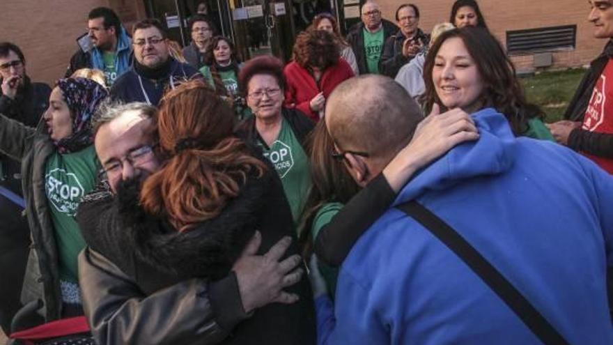 La PAH reclama al banco retirar una demanda por usurpación a una familia con dos hijos