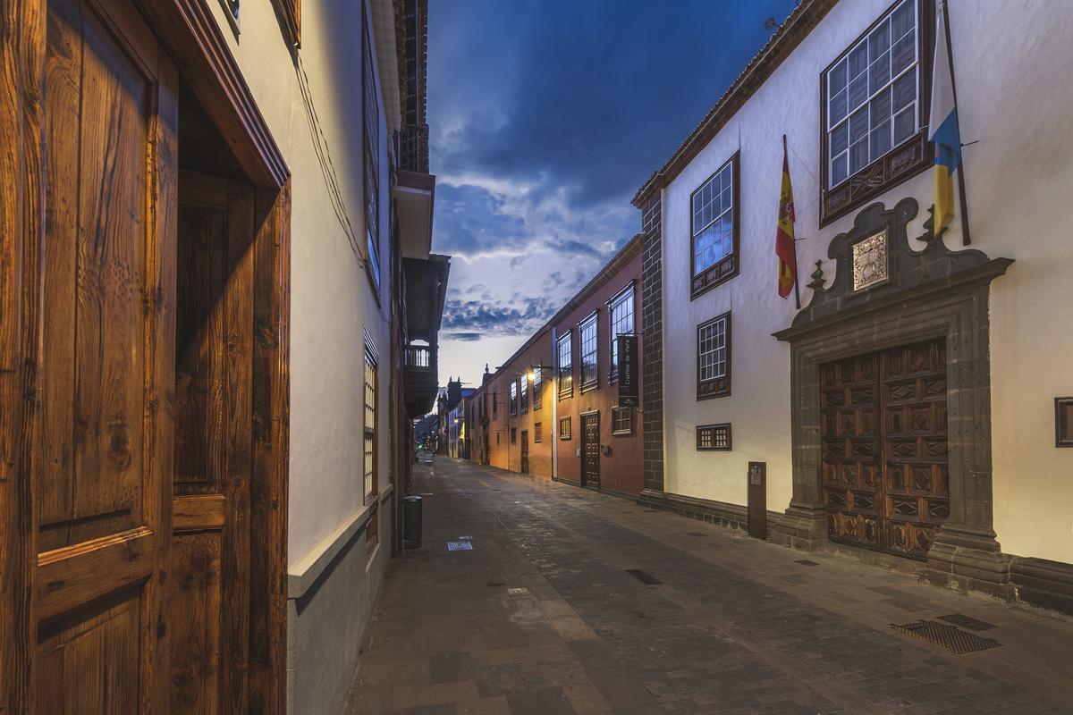 La calle San Agustín de noche