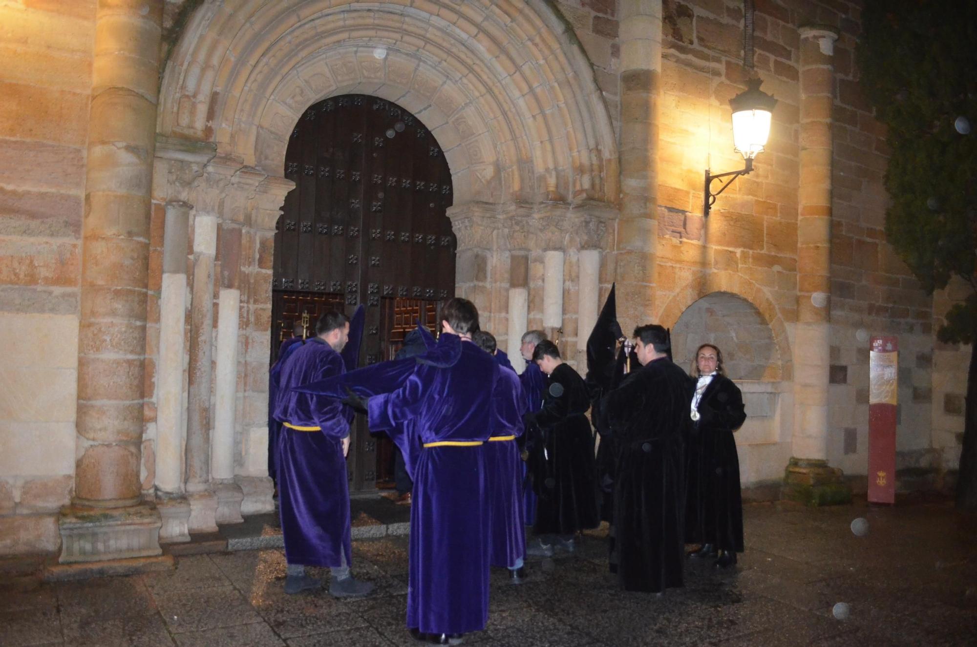 Semana Santa Benavente 2024: Así celebra la Vera Cruz la noche del Jueves Santo