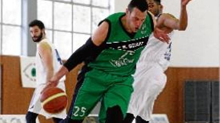 Brad Kanis (Quart) superant Michel Acosta (Hospitalet).