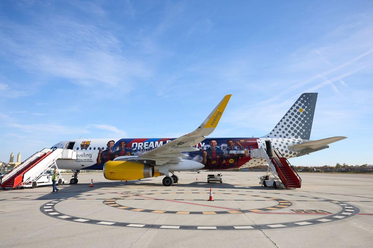 "Blaugranes al vent!": así es el nuevo avión del Barça femenino