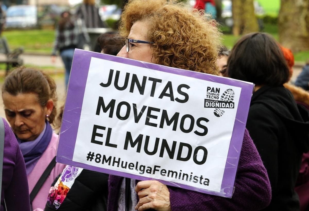 Centenares de mujeres de distintos colectivos llevan sus reivindicaciones a Colón