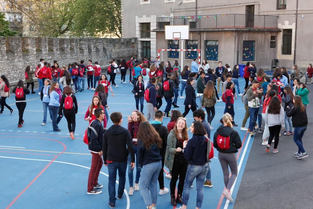 Jornada de puertas abiertas y juegos en el colegio Santo Ángel por la beatificación del fundador de la congregación.