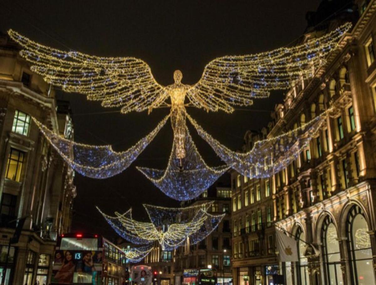 Los ángeles que adornan Regent Street (Londres) se llevan instalando desde 2016.