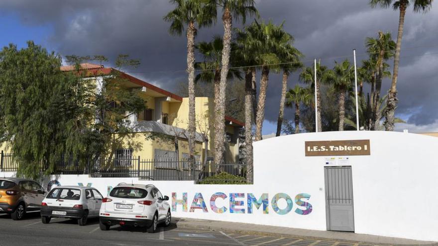 Imagen de archivo de la fachada del IES El Tablero-Aguañac. | |