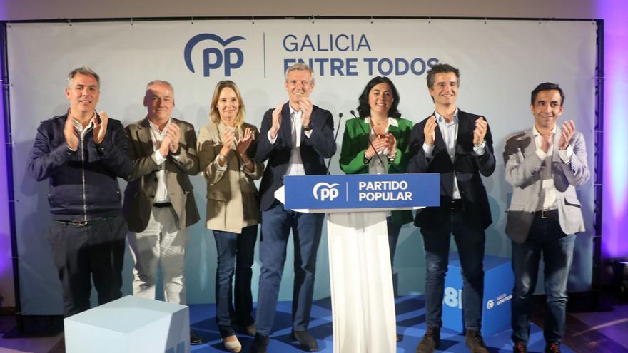 Rueda con los candidatos a las ciudades (salvo Manuel Cabezas). De izquierda a derecha, Rafa Domínguez, Miguel Lorenzo, Fernández-Tapias, Elena Candia, Borja Verea y José Manuel Rey. |  // XOÁN ÁLVAREZ