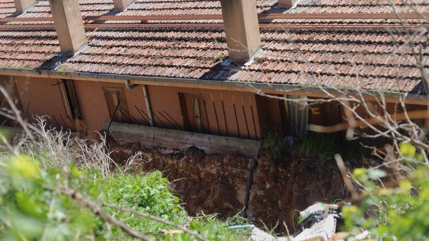 GALERÍA | Las imágenes del derrumbe de un muro de contención en Rabiche